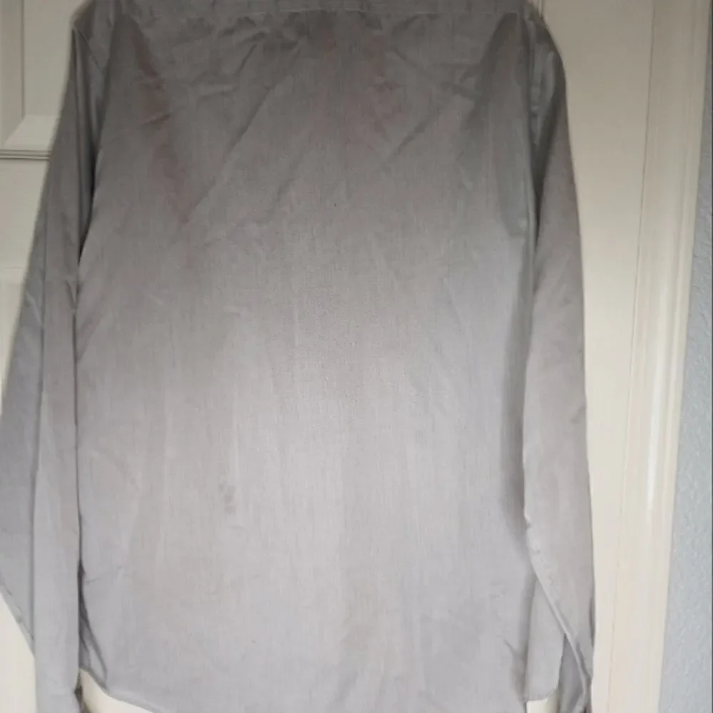 Calvin Klein DressShirtMens 16 1/2 34/35 SilverGrayL/Sl SlimFitNonIron ButtonUp.